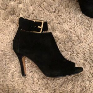 Adrienne Vittadini Black High Heels Open Toe w Gold Buckle Size 6
